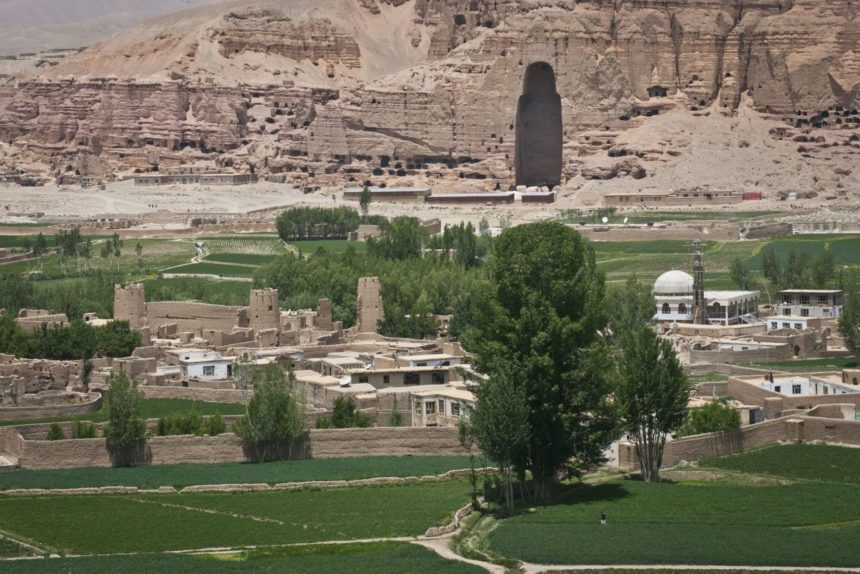 Corruption in Bamiyan Education; the Intelligence of the Taliban Group Beat Up a Teacher in this Province