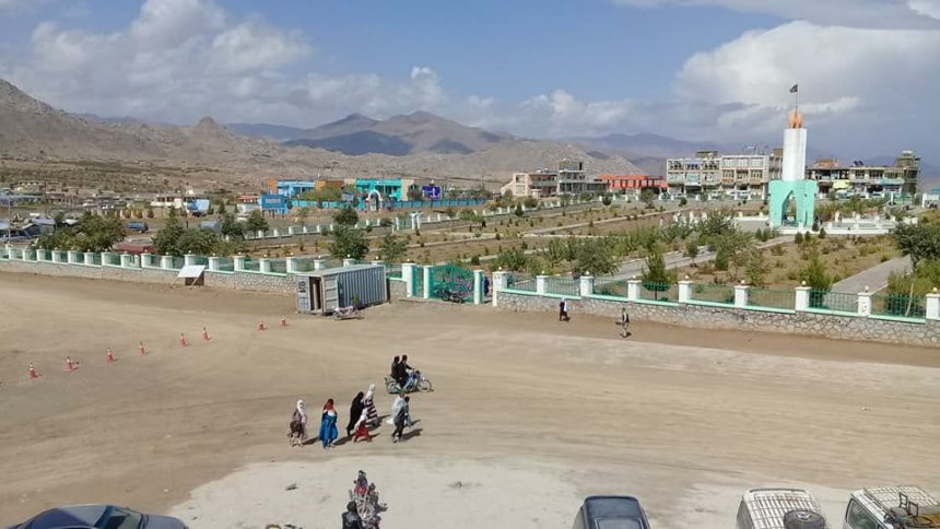 Insulting Hazara Employees by the Taliban Group in Daikundi Province