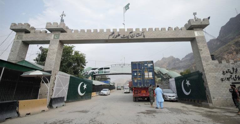 The Blocking of the Torkham Crossing Border Due to the Conflict Between the Border Guards of the Two Countries