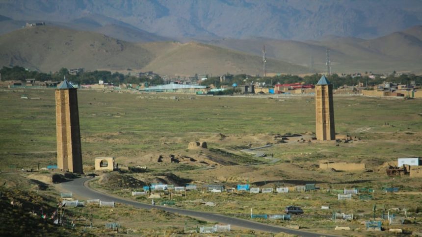 More than 10 people have died or been injured in traffic accidents in the provinces of Ghazni and Paktika