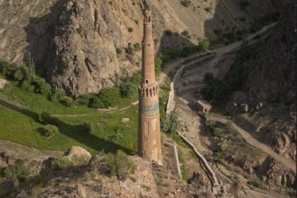 4 people died in a mountain landslide