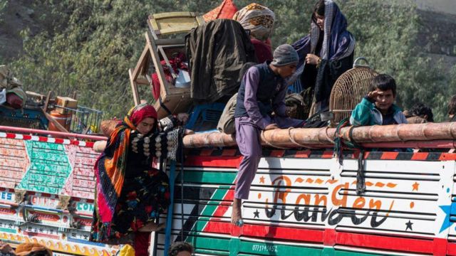 Pakistani media: Pakistan has expelled around 160,000 Afghanistani immigrants in the last month