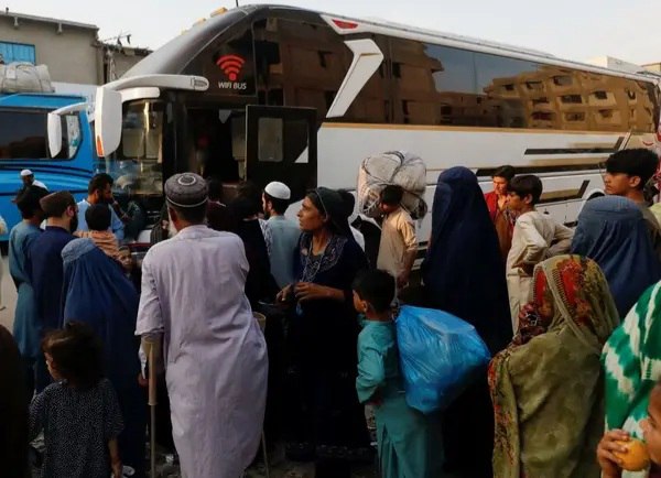 Expelled Afghanistani refugees lack adequate access to food and water, says aid organizations