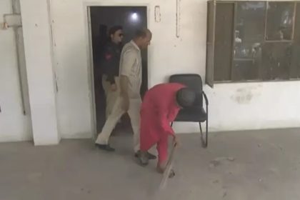 Karachi Police Force Two Afghanistani Immigrant Children to Clean Their Office