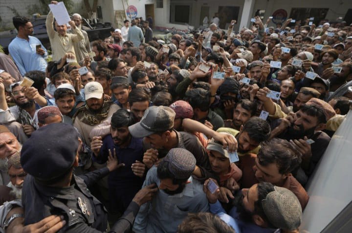 Analysts: Pakistan's suppression of Afghanistani refugees may cause the radicalization of these immigrants