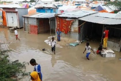 Severe flooding in Somalia kills at least 10 people and displaces thousands