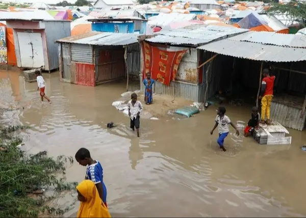 Severe flooding in Somalia kills at least 10 people and displaces thousands