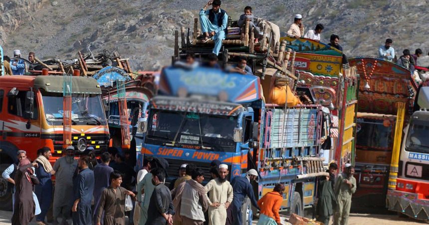 Pakistan Evicted Nearly Two Thousand Afghanistani Refugees in Single Day