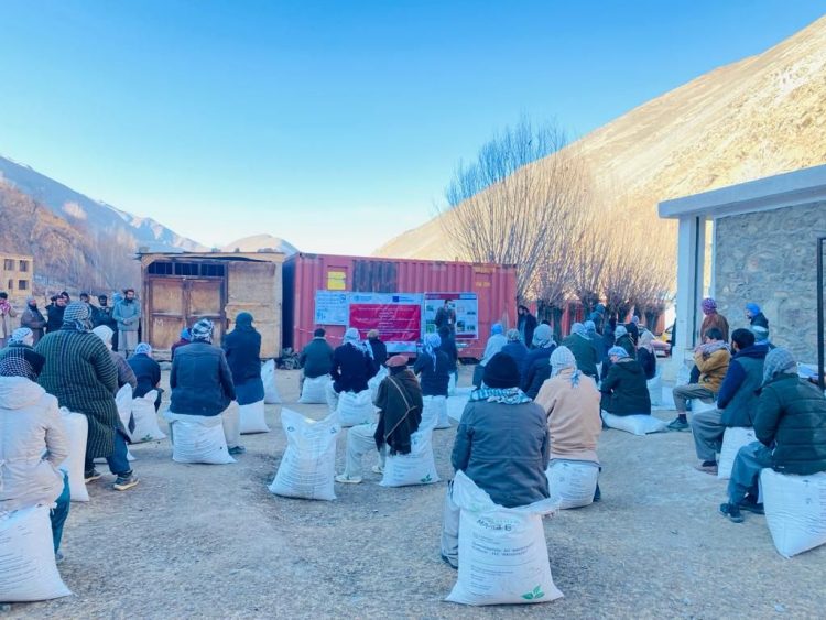 Distribution of Chemical Fertilizer for Hundreds of Farmers in Panjshir Province