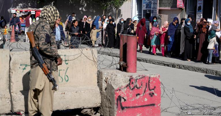 Taliban beats passport applicants in Kabul