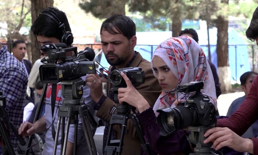 Journalists' Center Issues Alert on Taliban's Complete Ban on Women Working in Media