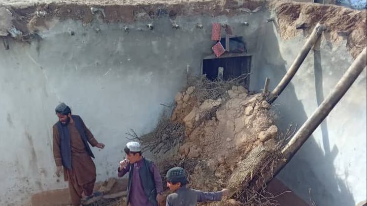 Four killed and injured in the collapse of a house roof in Zabol